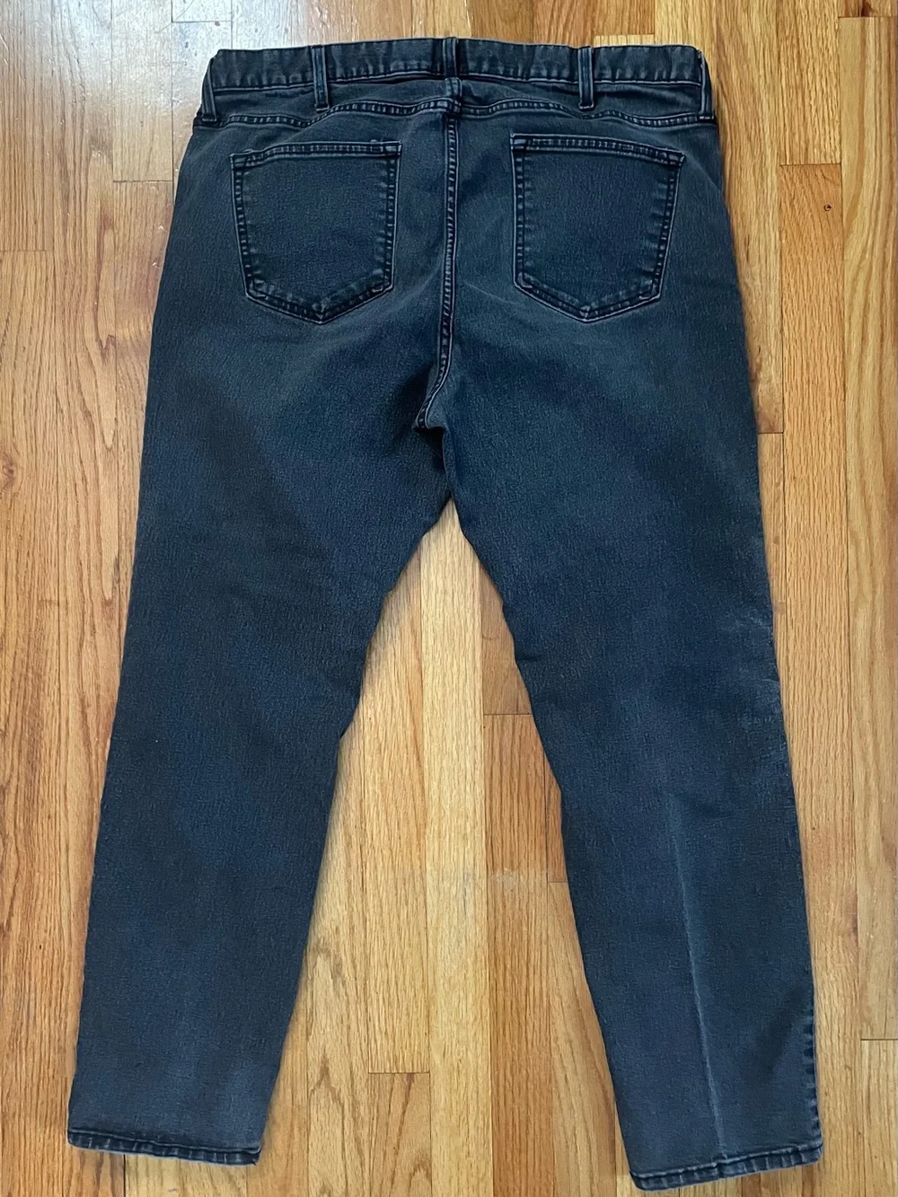 Old Navy Distressed Faded Black Denim Jeans Athletic Taper 5-Pocket Men’s 40x32